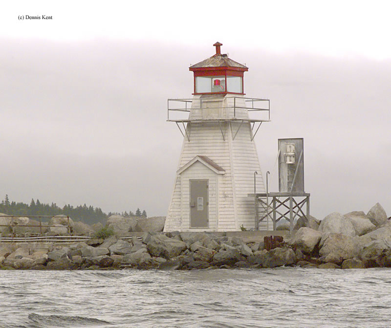 Photo of the Battery Point Breakwater Lighthouse.