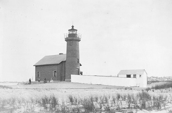 Photo of the Brant Point (Old) Lighthouse.