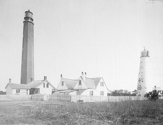 Photo of the Cape Romain Lighthouse.