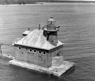 U.S. Coast Guard Archive Photo of the Sturgeon Bay North Pierhead Lighthouse 