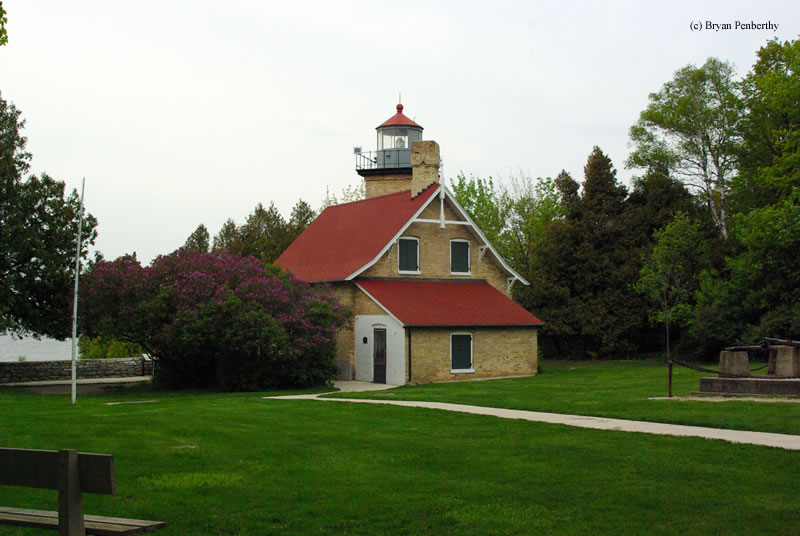 Photo of the Eagle Bluff Lighthouse.