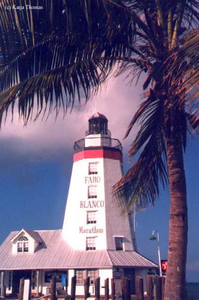 Photo of the Faro Blanco Lighthouse.