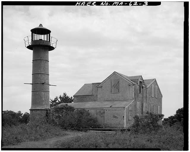 Photo of the Monomoy Point Lighthouse.
