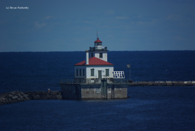 Photo of the Oswego West Pierhead Lighthouse.