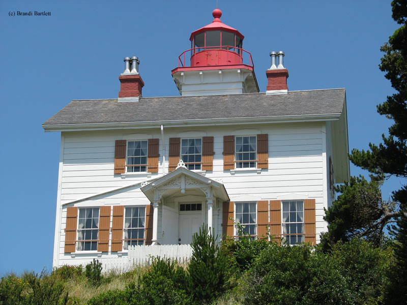 Photo of the Yaquina Bay Lighthouse.