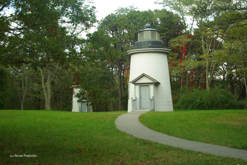 Photo of the Three Sisters Lighthouse.