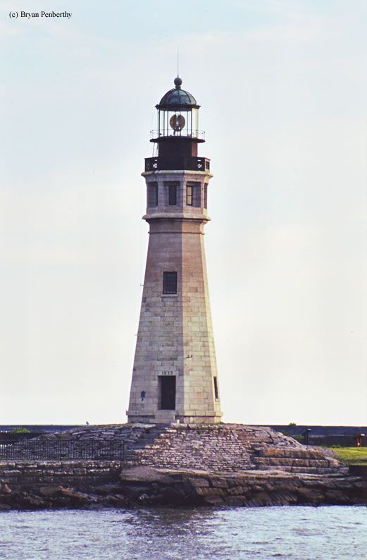 Photo of the Buffalo Main Lighthouse.