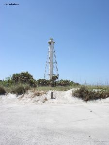 The lighthouse from the parking lot.