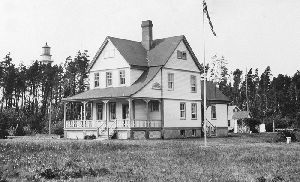 Dwelling of the head keeper, circa 1925. (Courtesy Coast Guard)