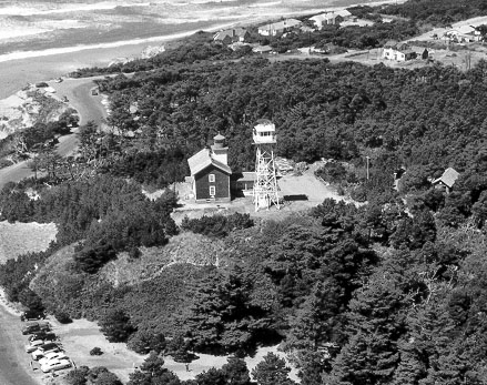 U.S. Coast Guard Archive Photo of the Yaquina Bay Lighthouse 
