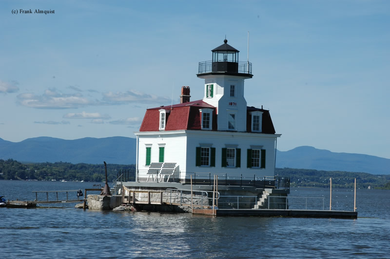 Photo of the Esopus Meadows Lighthouse.