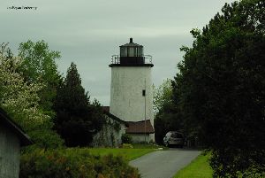 The lighthouse and the driveway.