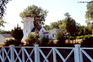 Shot of the complete lighthouse / quarters.