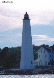 Nice close up of the New London Lighthouse.