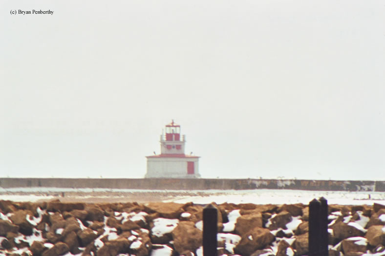 Photo of the Port Colborne Outer Lighthouse.