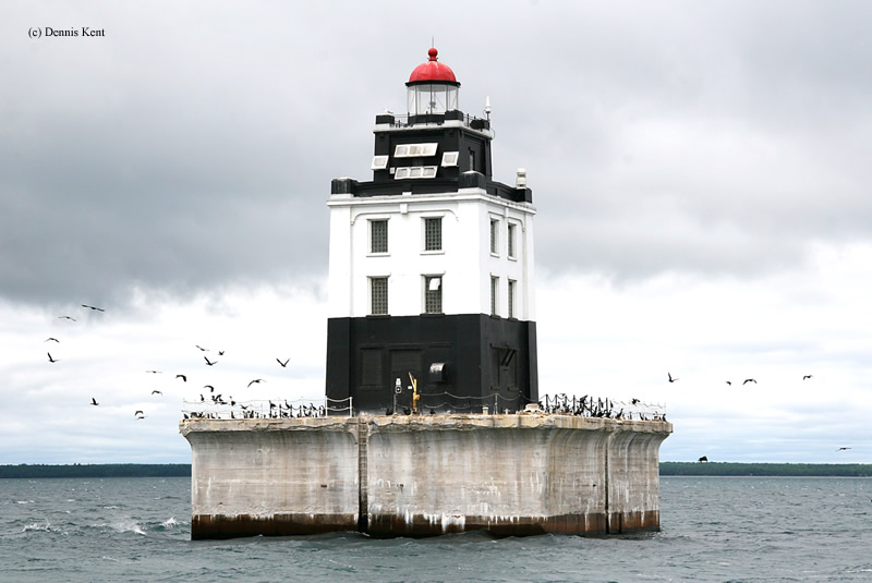 Photo of the Poe Reef Lighthouse.