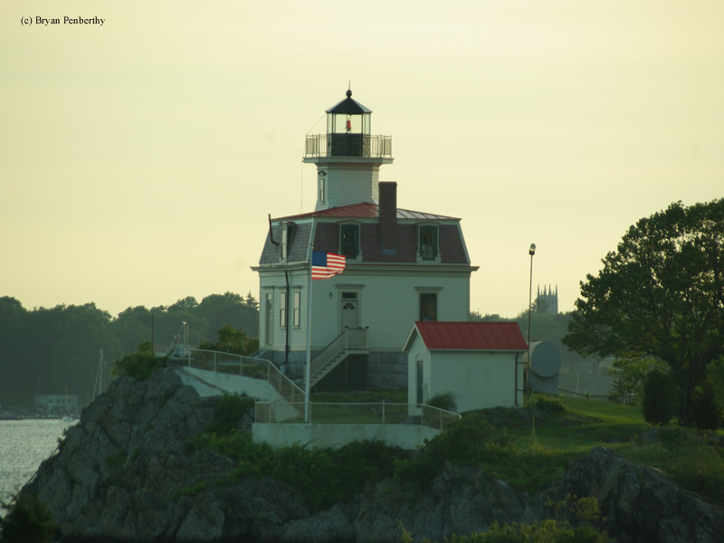 Photo of the Pomham Rocks Lighthouse.