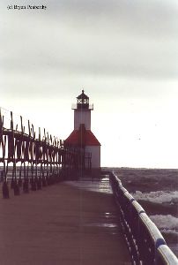 The elevated walkway and the inner lighthouse.