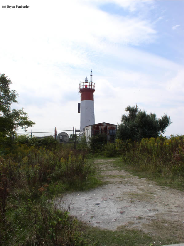 Photo of the Toronto Harbor Lighthouse.