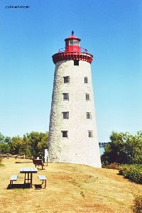 Great shot of the tower with blue skies.